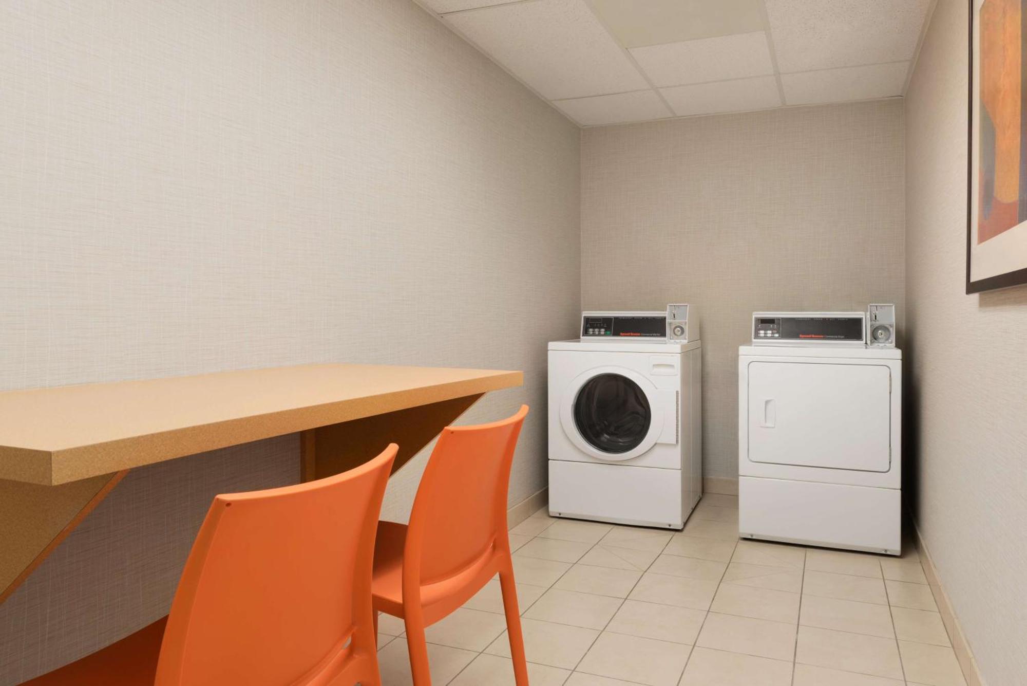 Homewood Suites By Hilton Madison West Extérieur photo